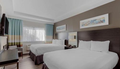 Queen Room with Two Queen Beds with Roll-In Shower - Disability Access
