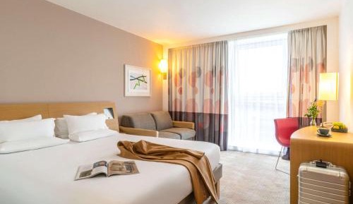 Deluxe Queen Room with Sofa