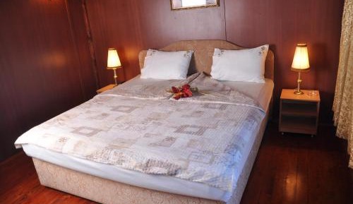 Deluxe Double Room with Lake View
