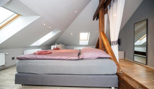 King Studio with Sofa Bed