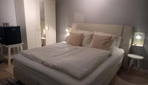 Queen Room with Shared Bathroom