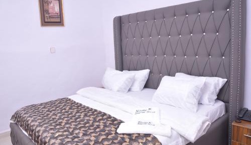 Deluxe Double Room (2 Adults + 1 Child)