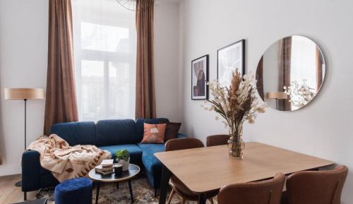 King Studio with Sofa Bed