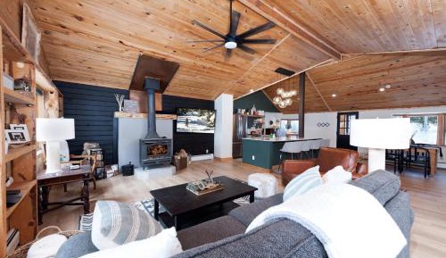 Three-Bedroom Holiday Home 