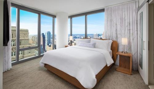 1 Bedroom Suite, 1 King, City view