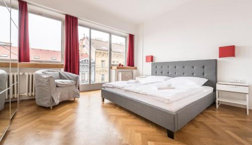 One-Bedroom Apartment with City View