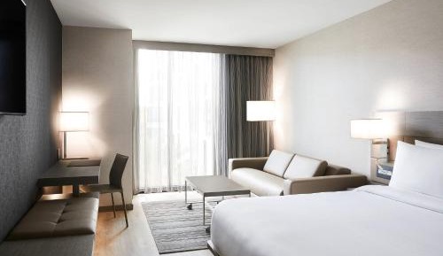 King Guest Room with Sofa Bed