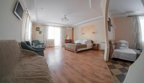 King Studio with Sofa Bed