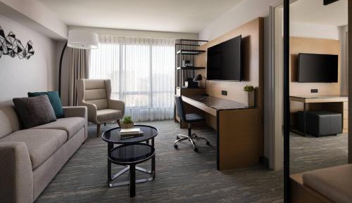 Corner Executive King Suite with Sofa Bed and Balcony