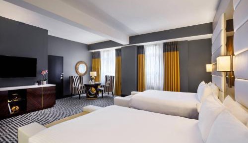 Guest room, 2 Queen, City view