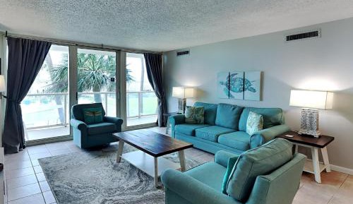 One-Bedroom Apartment with Ocean View
