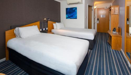 Standard Twin Room with Free Hot Breakfast