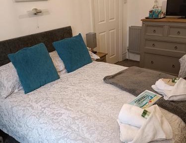 Double or Twin Room with Private Bathroom