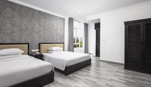 Premier Deluxe Triple, 1 Queen Bed + 1 Single Bed