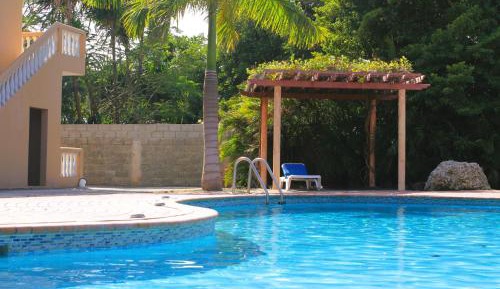 Apartment with Pool View 