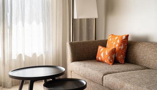 One-Bedroom Suite, 1 Bedroom Larger Suite, 1 King, Sofa bed