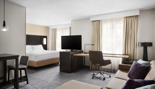 Deluxe King Studio with Sofa Bed