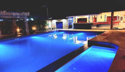 Deluxe Double Room (2 Adults + 1 Child)