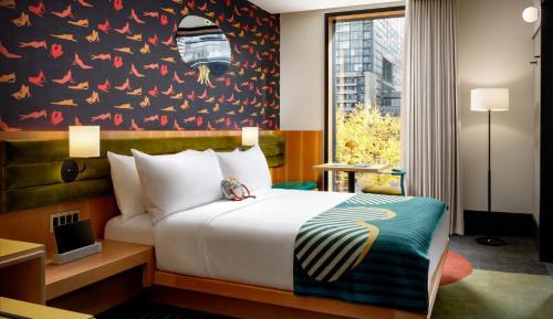 Modern Wing Queen Room