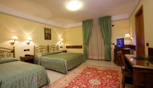 Family Room (2 Adults + 2 Children)