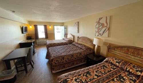 Queen Room with Three Queen Beds