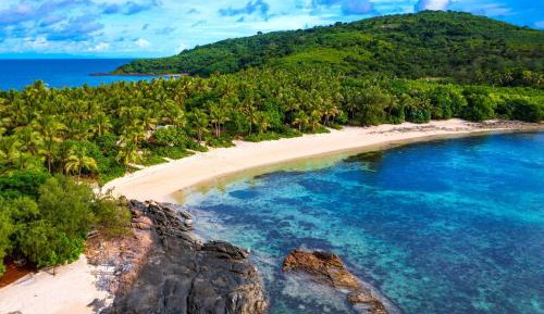 Beachfront Levu (Large) Bure