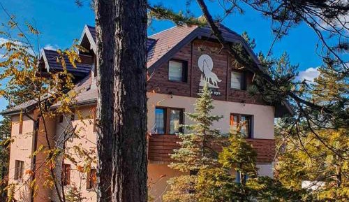 Apartment with Mountain View