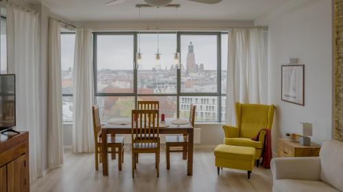 Deluxe Two-Bedroom Apartment with City and River view