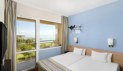 Suite with Balcony and Air-Conditioning