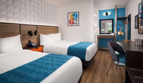 Queen Bed | Mobility Accessible - Oceanside - New 60s Retro-Style Decor