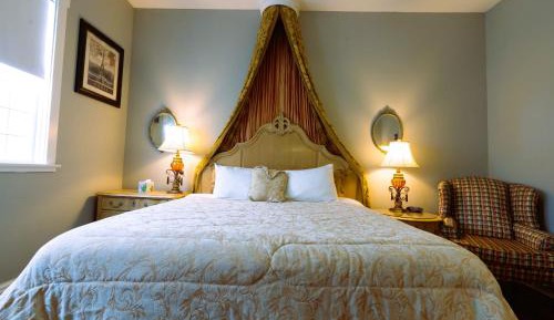 Premium King Room - Victorian Style