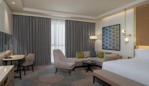 Spacious Room with Lounge Access – King Bed “Access to exclusive services and benefits in the Lobby Lounge”