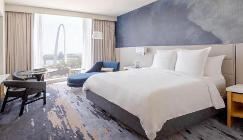 King Room with Arch View
