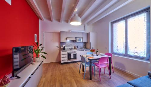Apartment with Mountain View