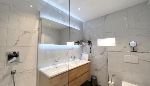 Deluxe Double Room with Balcony and lake View