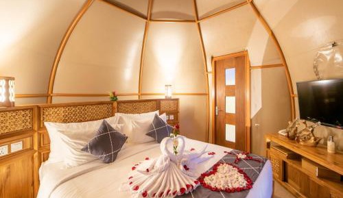 Luxury Glamping with Bathtub