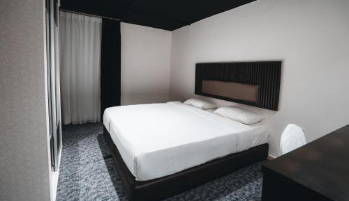 Deluxe Double Room (2 Adults + 1 Child)