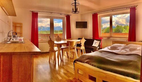 Apartment with Mountain View