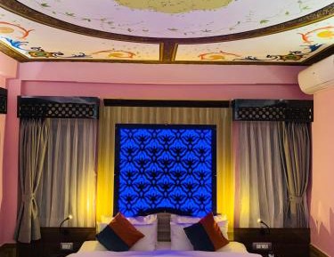 Deluxe King Suite
