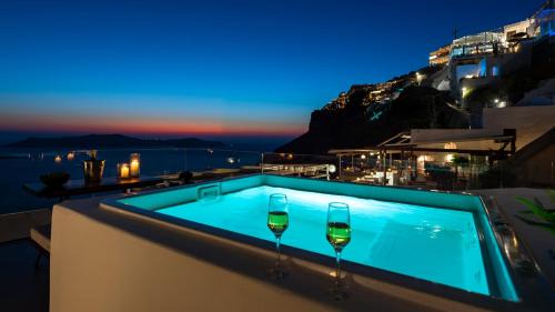 Executive suite with indoor and outdoor heated jetted tub
