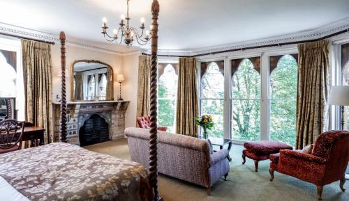 Feature Room