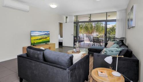 Apartment with Pool View 