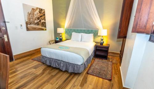 Deluxe Queen Room