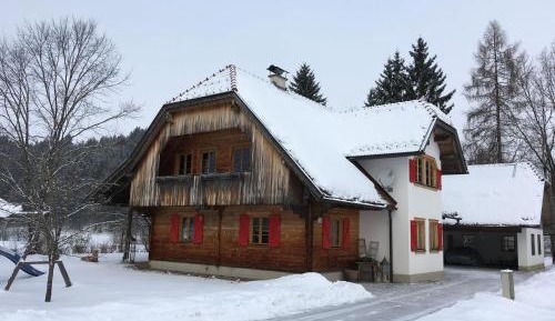 Three-Bedroom Holiday Home 