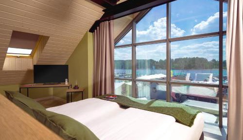 Apartment with Lake View