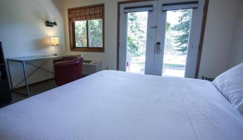 Deluxe Queen Room with Two Queen Beds