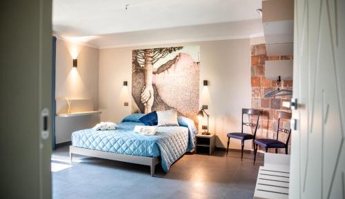 Deluxe Room (2 Adults + 1 Child)