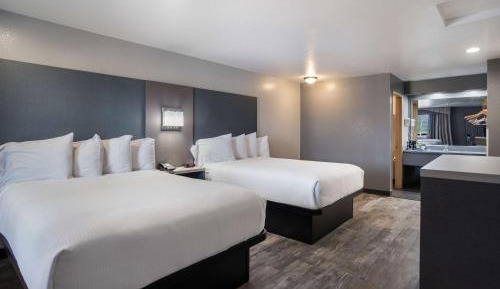 Queen Room with Two Queen Beds - Non-Smoking