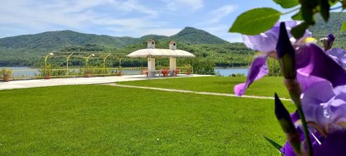 Villa with Garden View