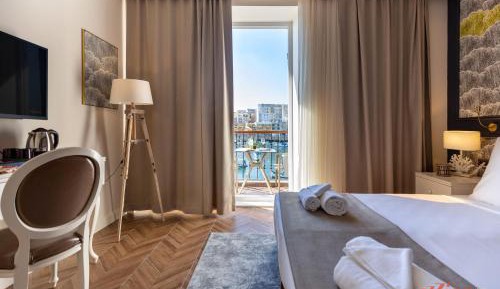 Deluxe Double or Twin Room with Sea View